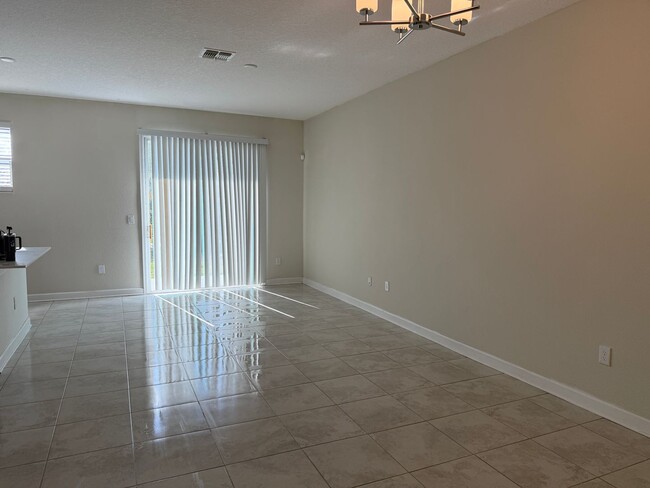 Building Photo - 3 bed 2.5 bath Townhouse in Storey Lake