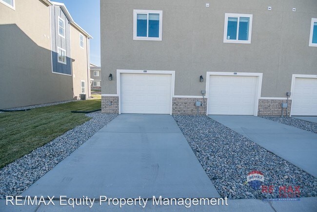 Building Photo - 3 br, 2.5 bath House - 67 E 630 N
