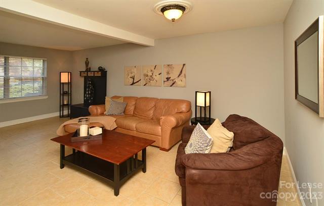 Foto del edificio - 8843 Hunter Ridge Dr