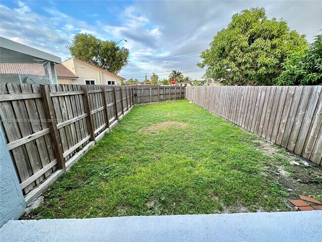 Foto del edificio - 3826 SW 107th Ave