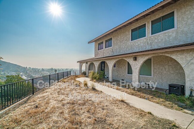 Foto del edificio - 8553 Outland View Dr