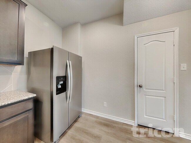 Foto del edificio - 601 Lost Pond