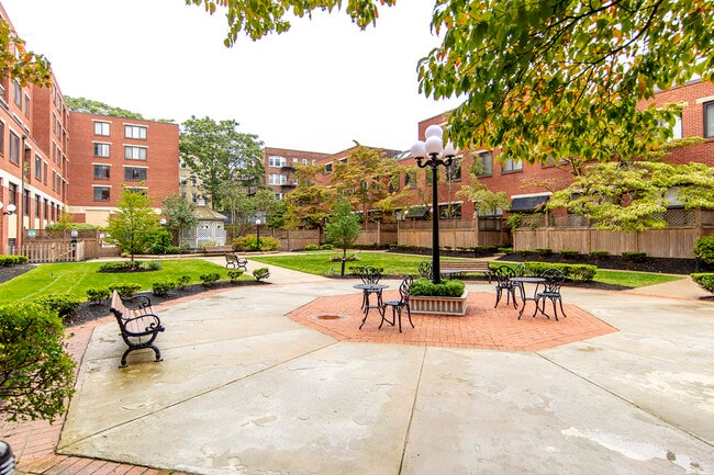 Building Photo - 85 Brainerd Rd