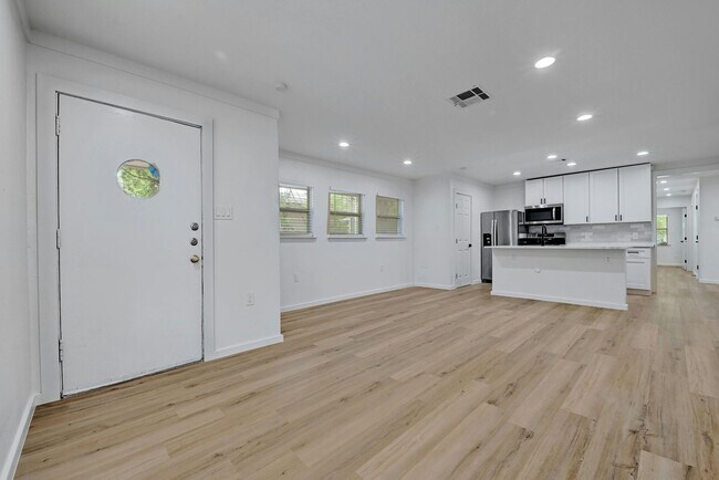 Foto del edificio - Top of the line 6 bed in West Campus!!! 1913!!!
