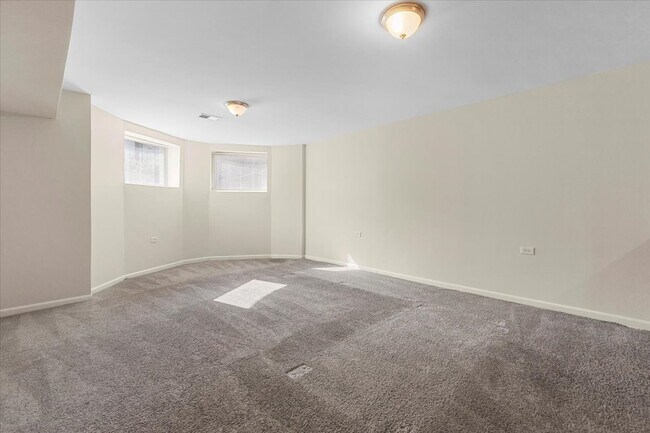 Foto del edificio - 4421 S Prairie Ave