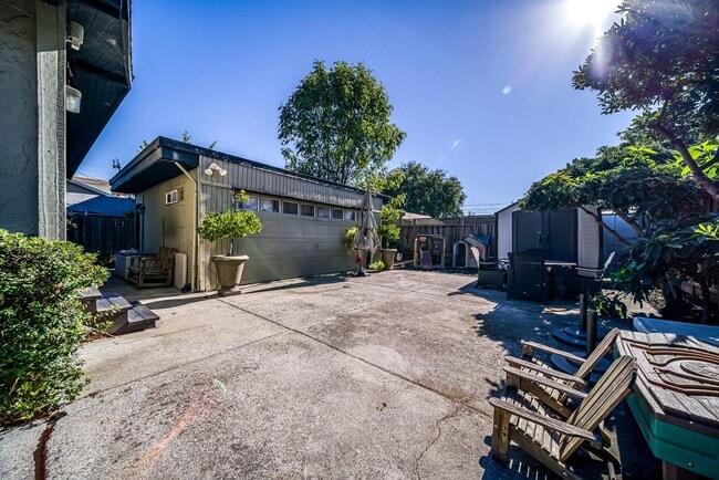 Foto del edificio - Charming Cottage Home In Central Redwood City - 3D Tour