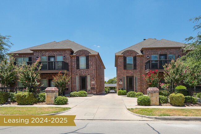 Foto del edificio - *SUMMER 7/08/2026* 4 Bed 3 Bath *FREE RENT 1st FULL MONTH* Short Walk to TCU Free Housekeeping