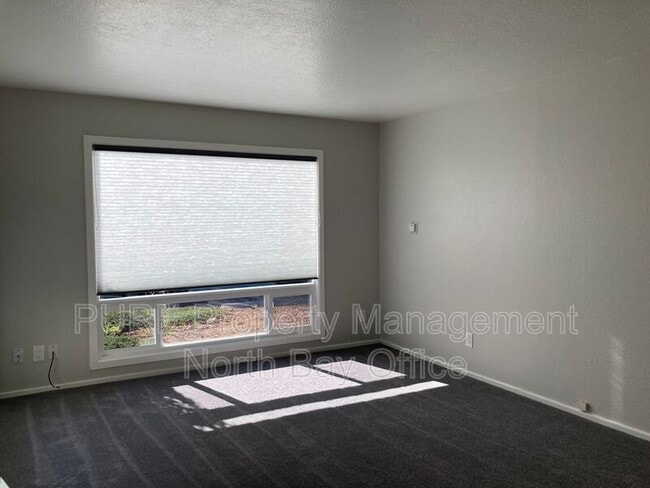 Building Photo - 2115 Midway Dr