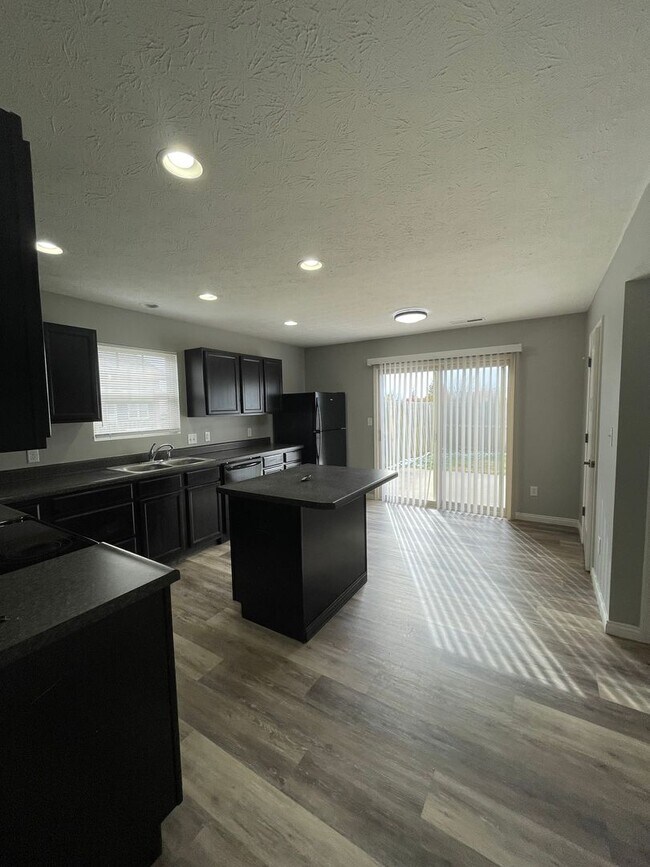 Building Photo - 3 Bedroom Single Family Home