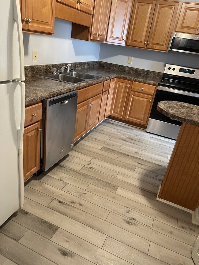 Kitchen floor - 559 Winding Creek Rd