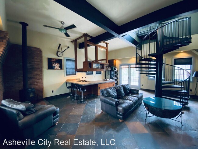 Building Photo - 3 br, 2 bath House - 1 Fairway Drive