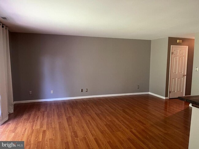Building Photo - 12 Pine Woods Ct