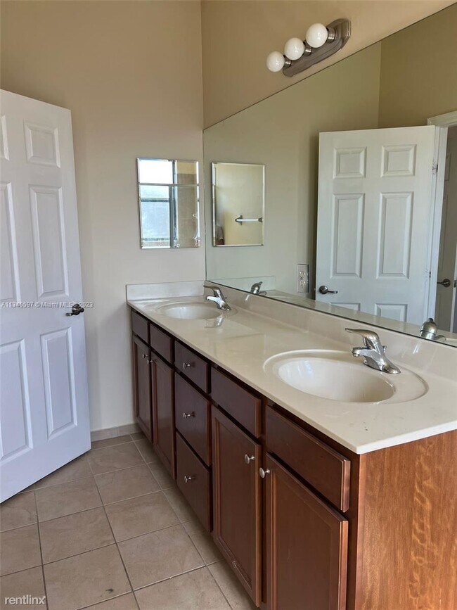 Foto del edificio - 3 br, 2.5 bath House - 3356 W 90th Ter # 3356