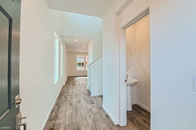 Foto del edificio - 3 br, 2.5 bath Townhome - 628 Acorn Place