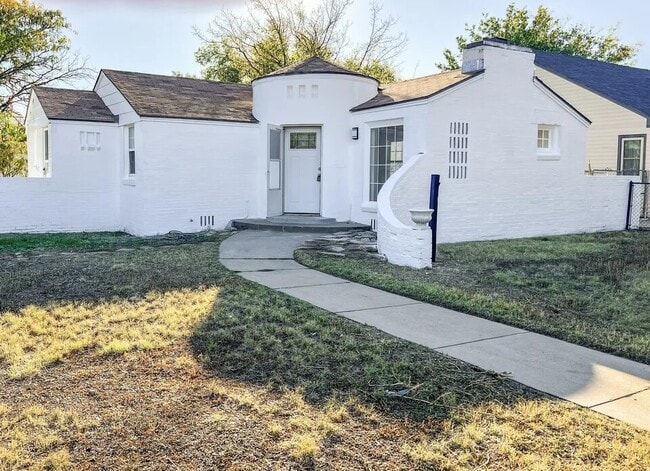 Building Photo - 2701 S Tyler St