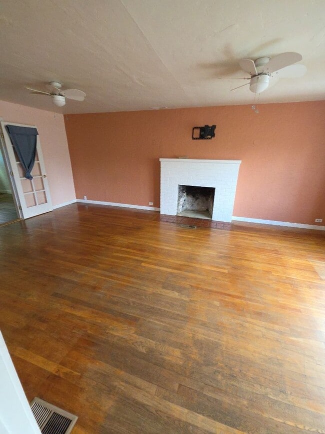 Foto del edificio - Central Lakeport 3-Bedroom Home