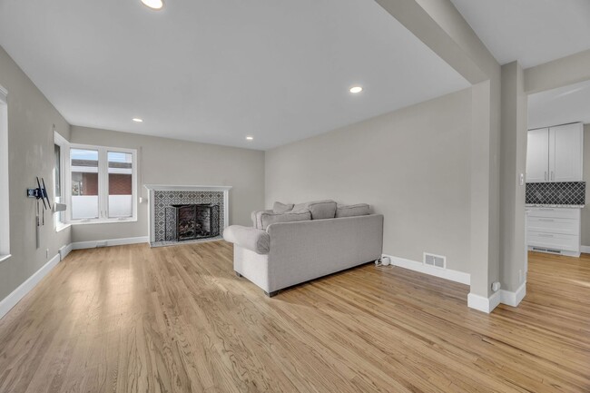Building Photo - Charming Millcreek Home with Unique Style ...