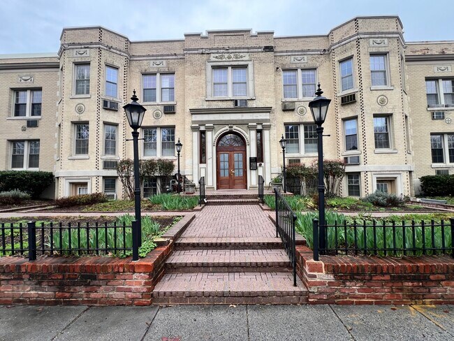 Photo - 3024 Wisconsin Ave NW House