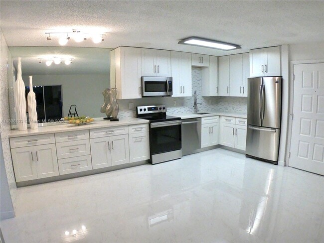 Foto del edificio - 4760 NW 102nd Ave