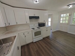 Building Photo - 360-4 Walnut