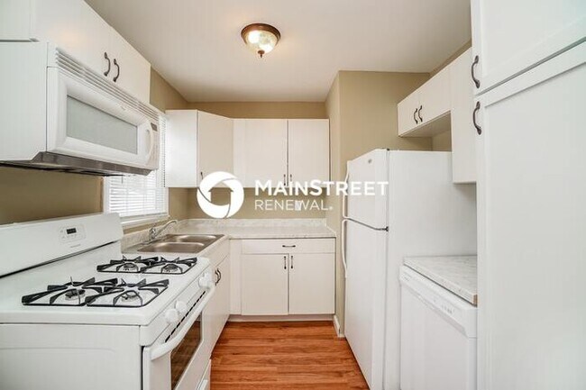 Foto del edificio - 3 Bedroom Pet-Friendly Home in COLUMBUS, OH with Main Street Renewal