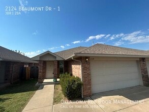 Building Photo - 2124 Beaumont Dr