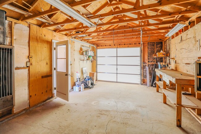 Building Photo - Roomy 3 Bedroom Home with Two Living Spaces