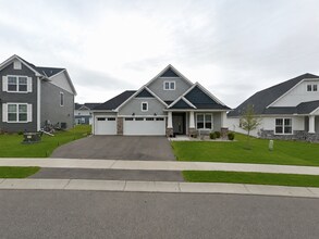 Building Photo - 6218 Tamarack Ln