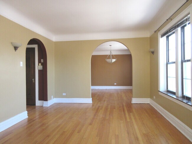 Building Photo - 4205 N Kedvale Ave