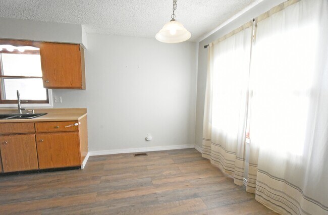 Building Photo - 30 Bayberry Ln