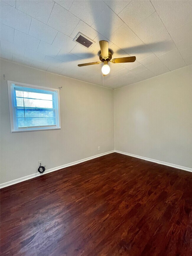 Foto del edificio - 1112 Southampton Dr