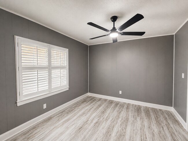 Foto del edificio - Spacious Orange Park Home with a Large Yard