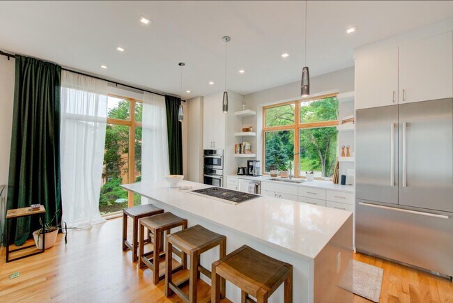 Building Photo - 328 Mulberry St