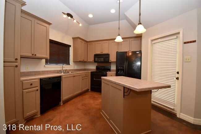 Building Photo - 3 br, 2 bath House - 2407 Redwood St.