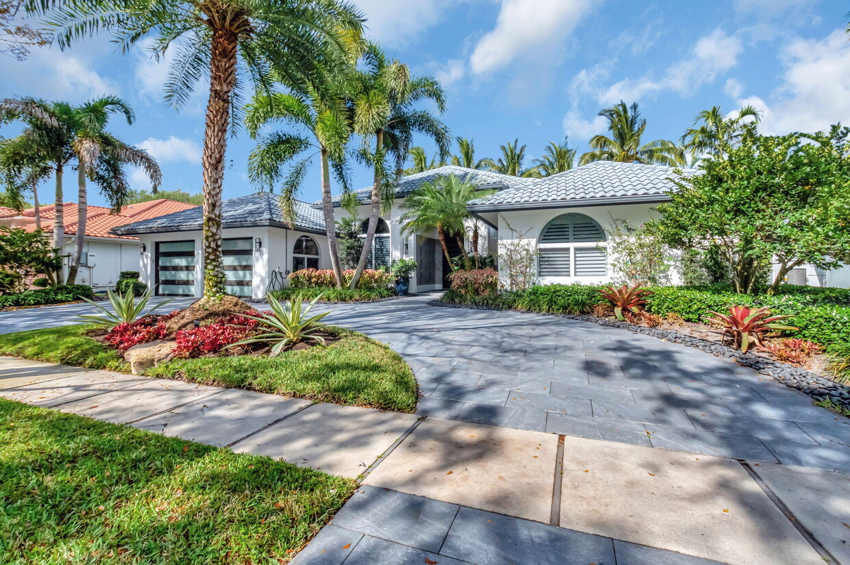 Primary Photo - 5747 Paddington Way