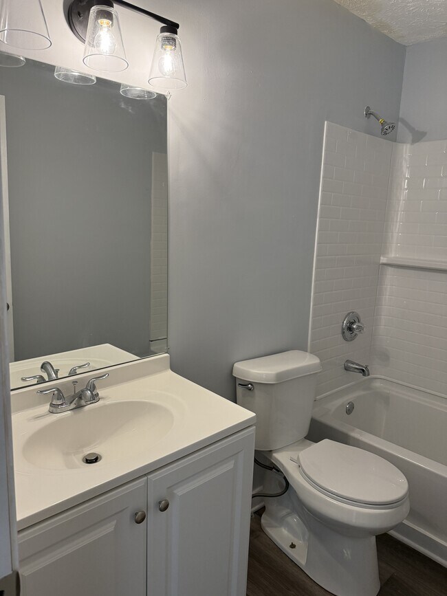 Building Photo - 453 Azalea Dr