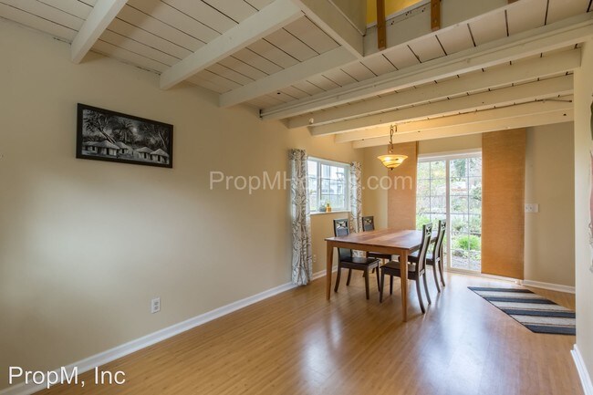 Foto del edificio - 2935 NE 77th Ave
