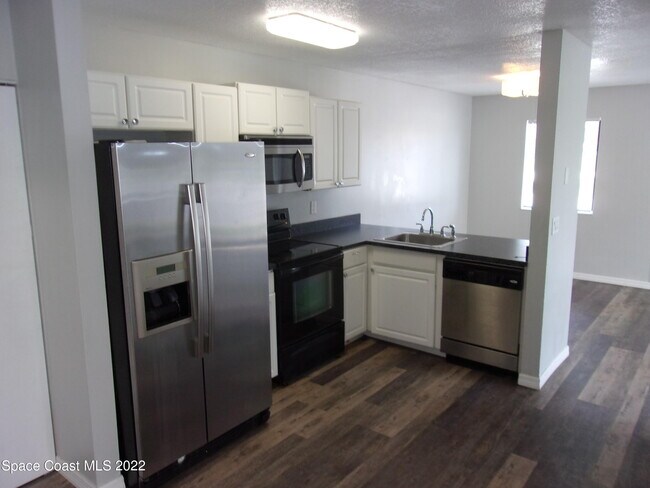 Building Photo - 1050 N Fiske Blvd