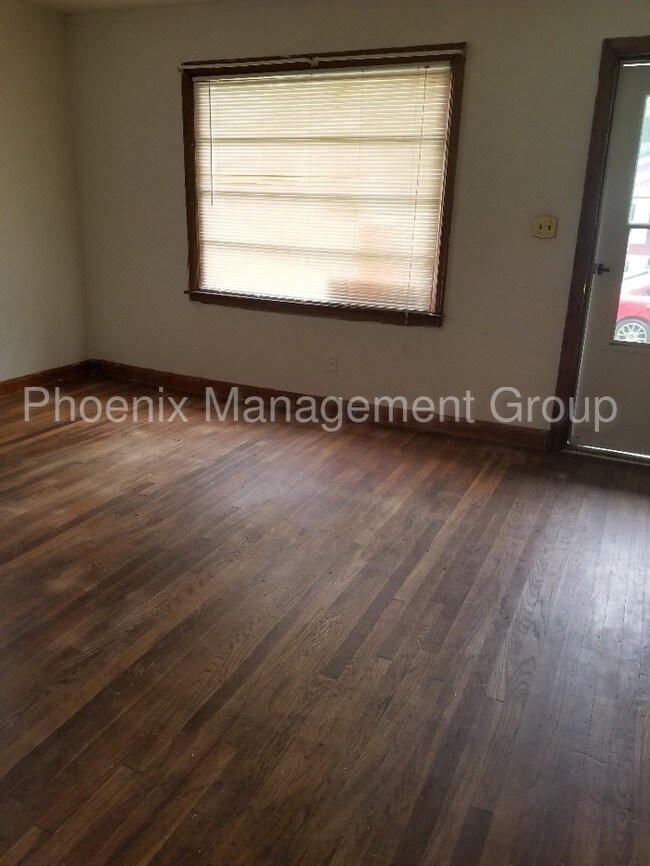 Building Photo - 2 Bedroom Duplex Near JMCGH!
