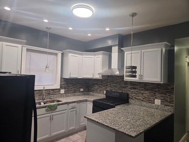 Foto del edificio - 2453 E 73rd St