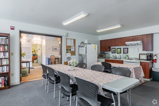 Community Room - Weidler Commons