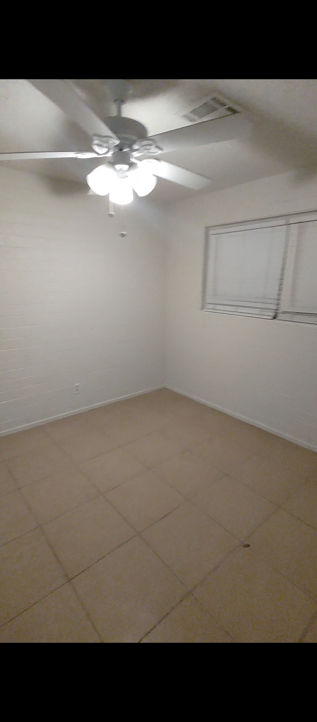 1st bedroom - 11930 Palo Verde Rd