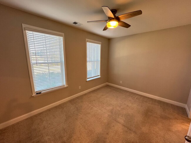 Building Photo - Affluent 3 Bedroom 3.5 Bath Townhome in th...