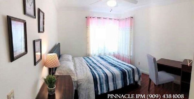 Foto del edificio - 320 Woodglen Drive