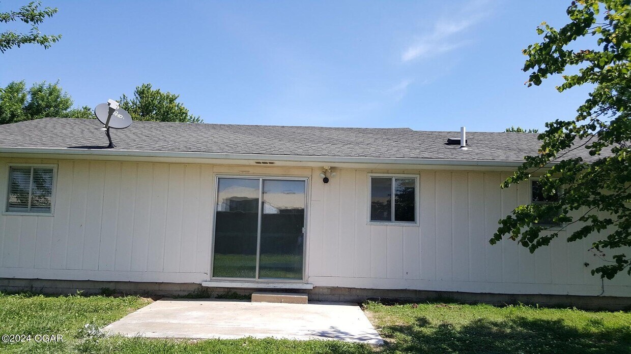 Building Photo - 218 Maverick St