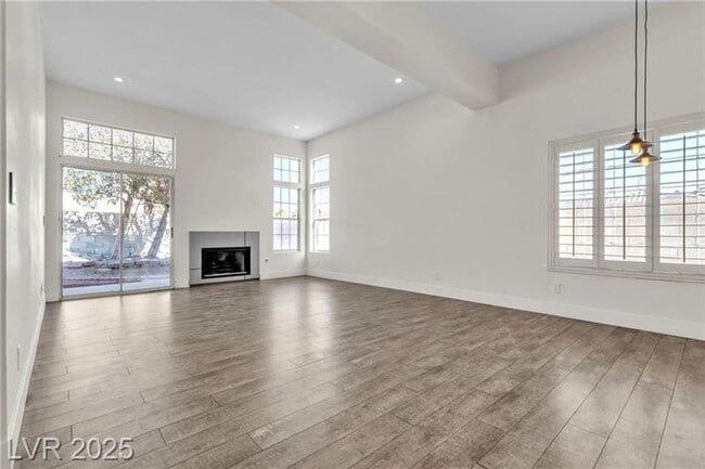 Building Photo - Updated Single Story, 2 Bedroom Home in De...