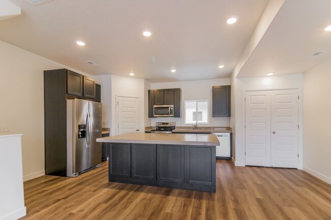 Building Photo - Amazing Modern three-story new build townh...