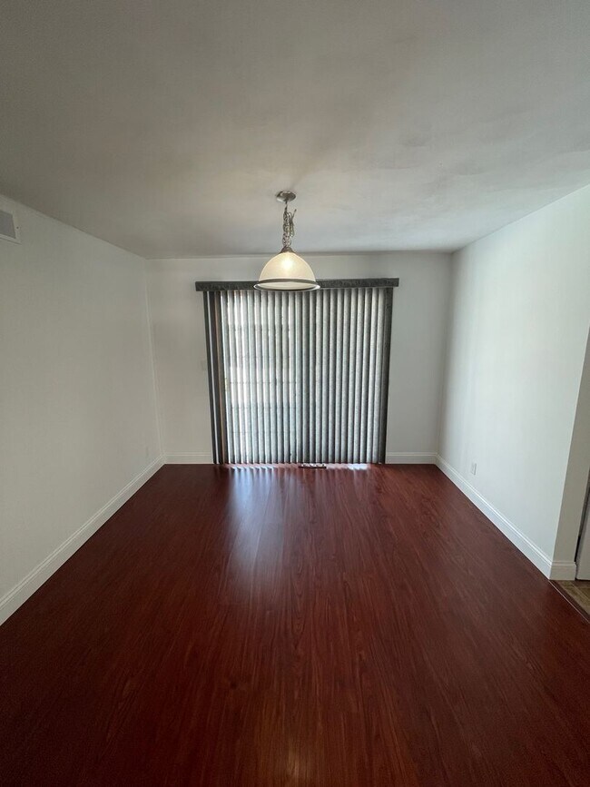 Building Photo - Charming 3 Bedroom Ranch available now!