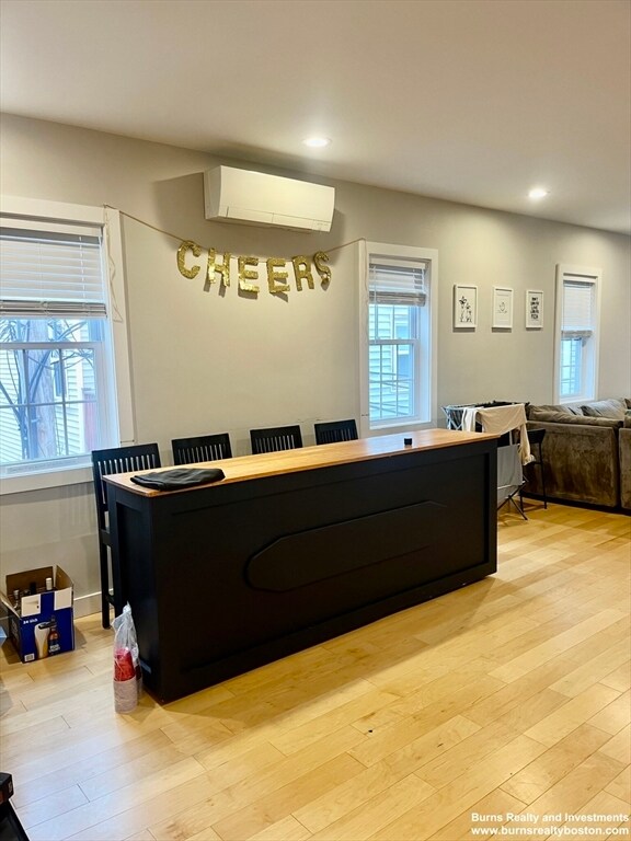 Foto del edificio - 599 E Broadway