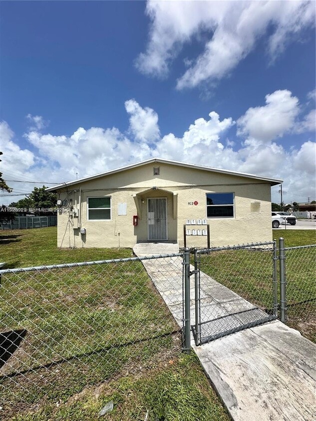 Primary Photo - 912 NW 9th Ave